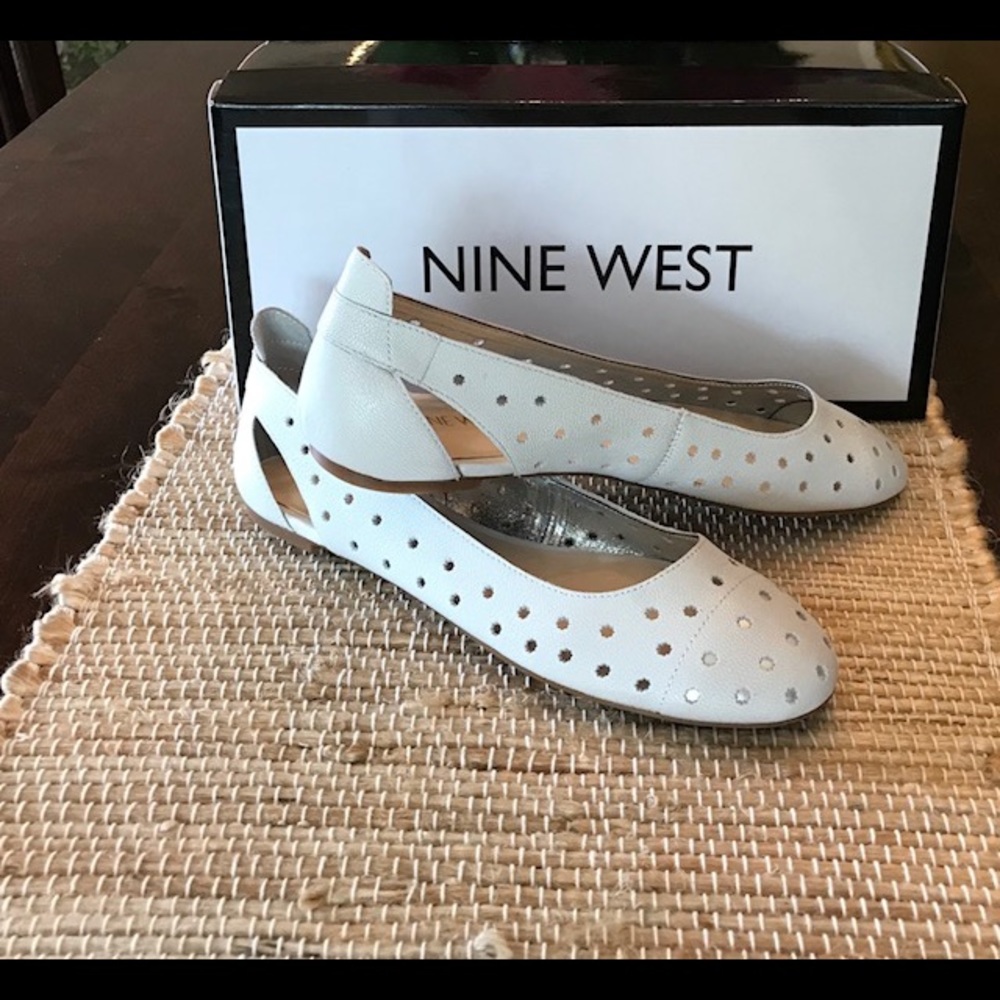 Nine West  6.5M White with Silver Leather Flats